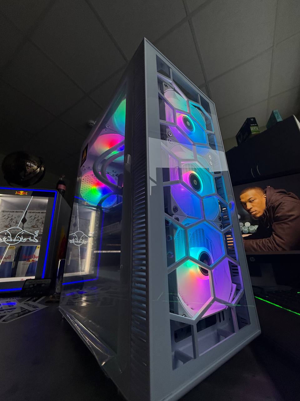 20-Tuumaline Vesijahutusega Mänguriarvuti, GeForce RTX 4070 Ti, 6800Mhz RAM