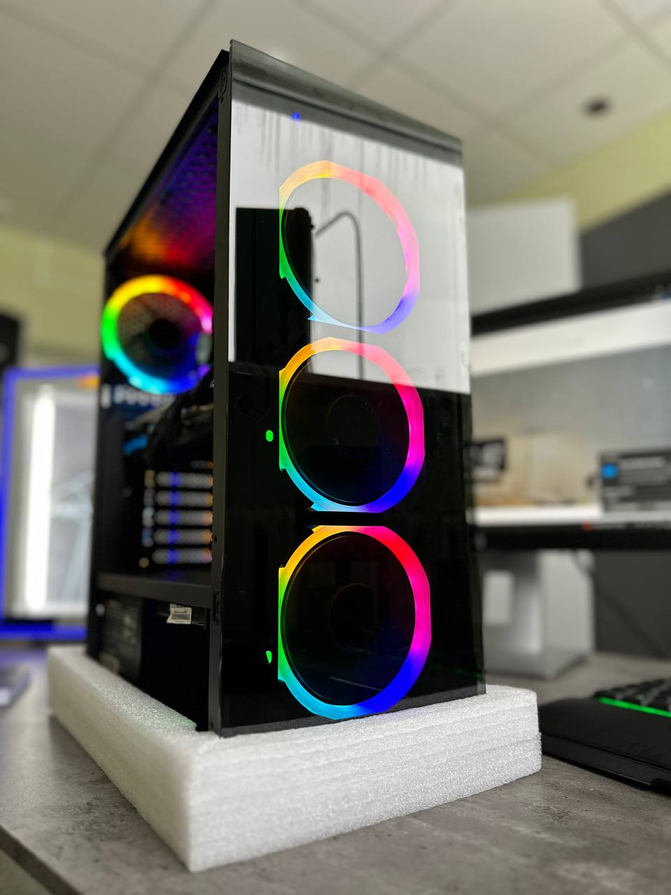 Intel® Core™ i7 up to 3.90 GHz, 16GB RAM, RX 570 Nitro + 4 GB