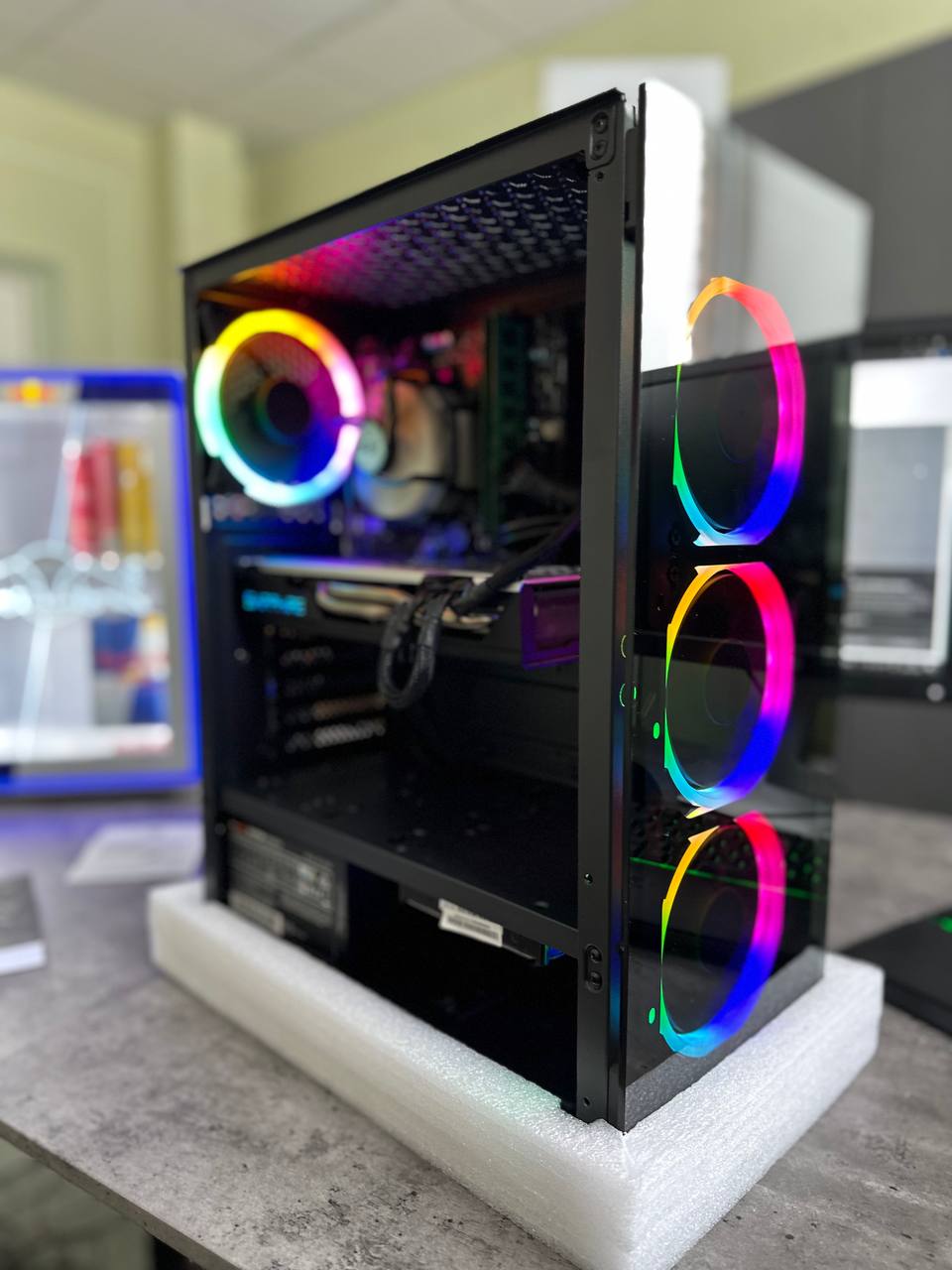 Intel® Core™ i7 up to 3.90 GHz, 16GB RAM, RX 570 Nitro + 4 GB