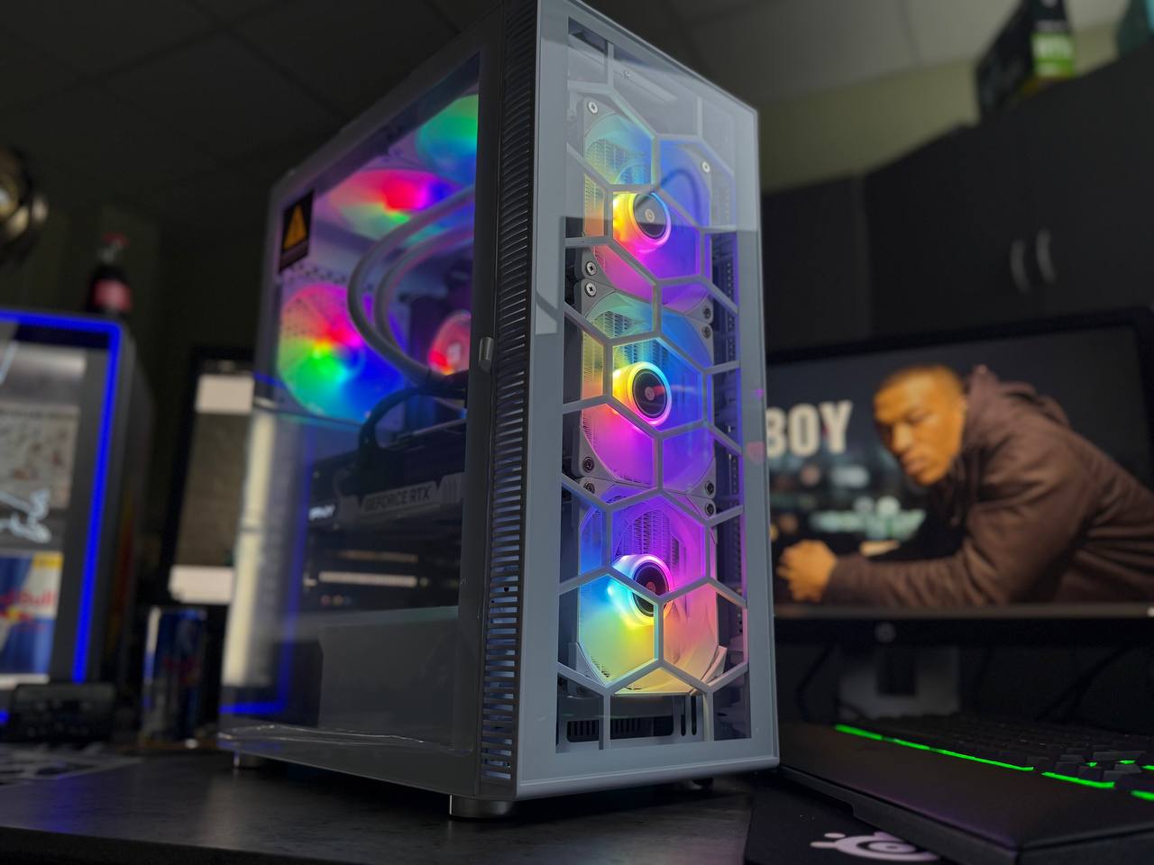 20-Tuumaline Vesijahutusega Mänguriarvuti, GeForce RTX 4070 Ti, 6800Mhz RAM