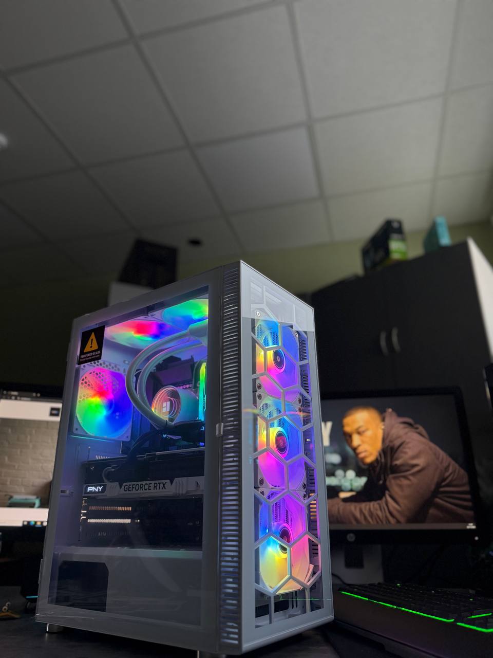 20-Tuumaline Vesijahutusega Mänguriarvuti, GeForce RTX 4070 Ti, 6800Mhz RAM