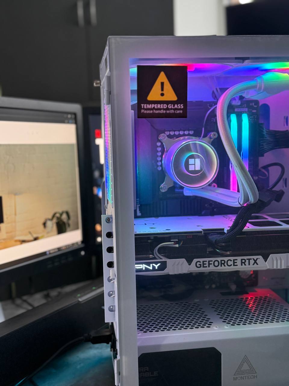 20-Tuumaline Vesijahutusega Mänguriarvuti, GeForce RTX 4070 Ti, 6800Mhz RAM